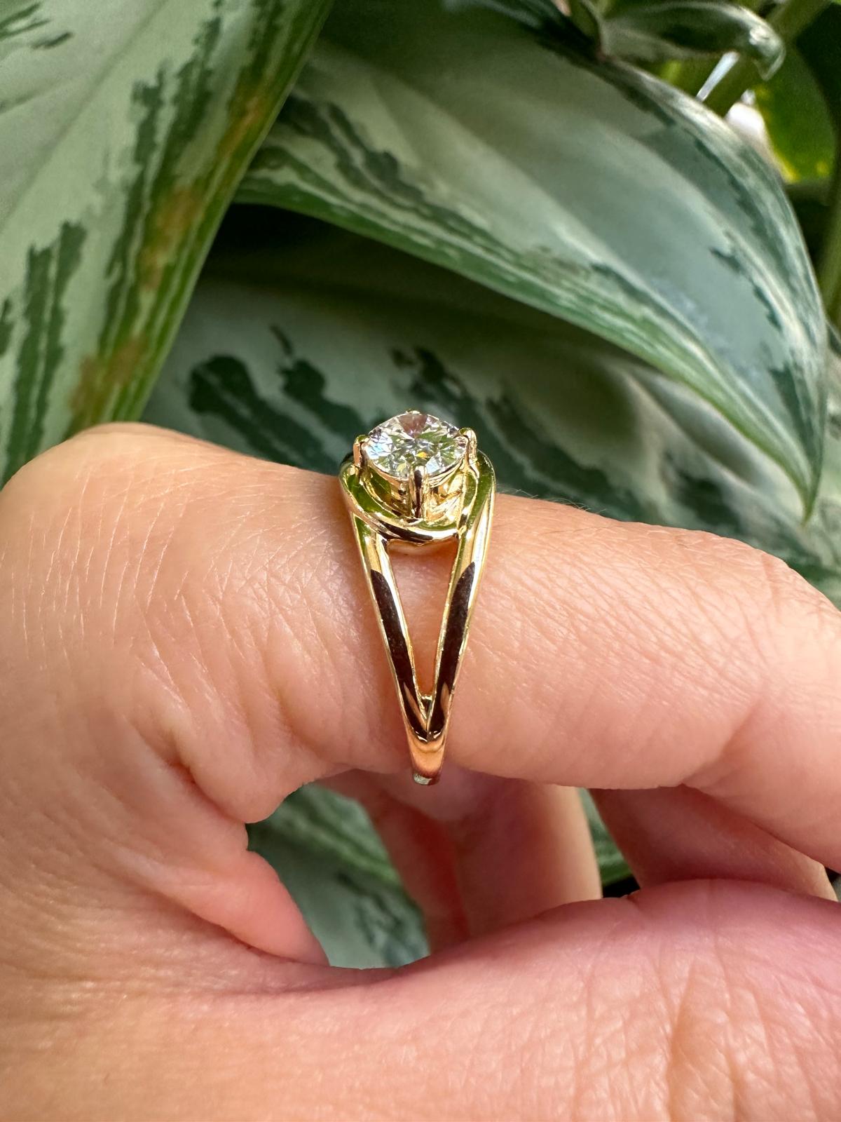 The East-West Oval Ring